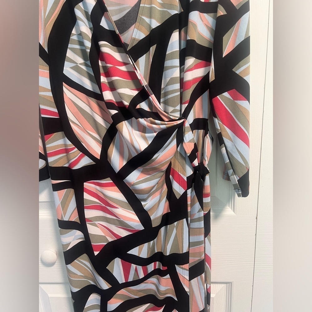 Women's Ann Klein Stylish Multi-color Geometric Wrap Dress - Picture 2 of 4
